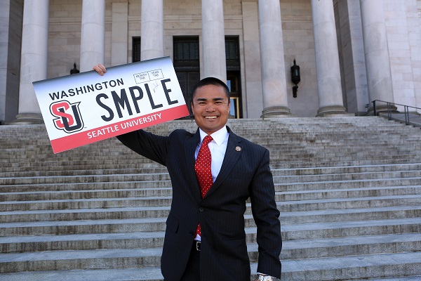 Alumnus with an SU license plate