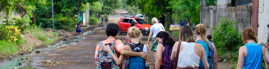 Group of SU students in Latin America walking away from the camera, some with arms around each other