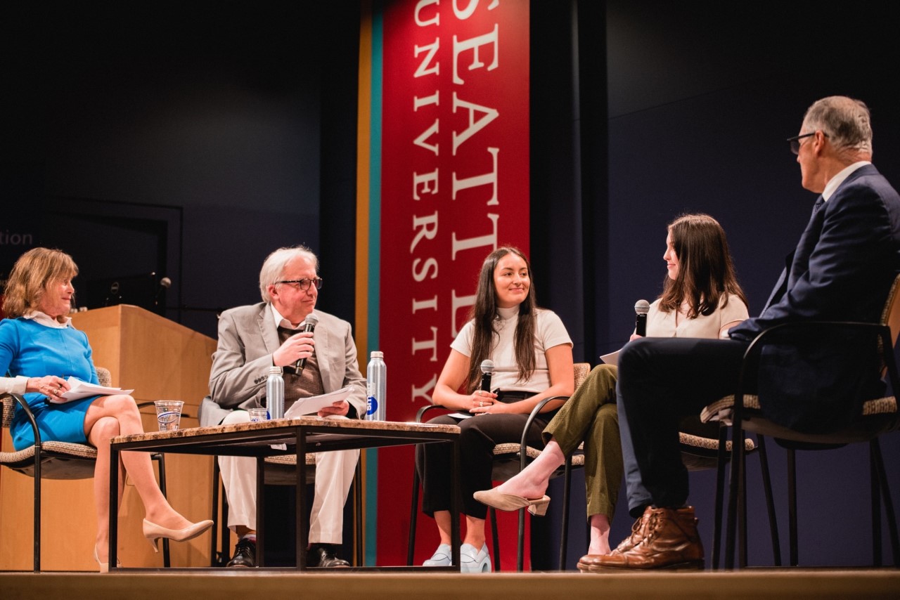 Jay Inslee with students and professors