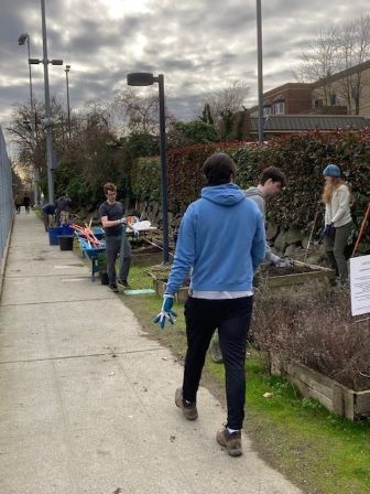 Students helping rennovate chardin garden.