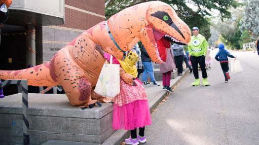 halloween outside with dino