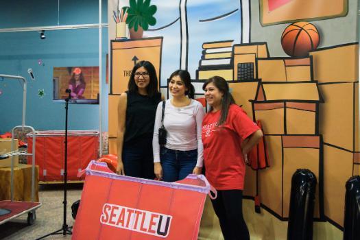 Students pose at move in day