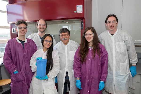 Scholars from Pontificia Universidad Javeriana working with SU faculty in lab.