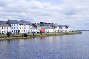 Housing along a bay