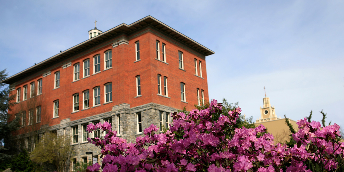 SU Garrand building in the Spring