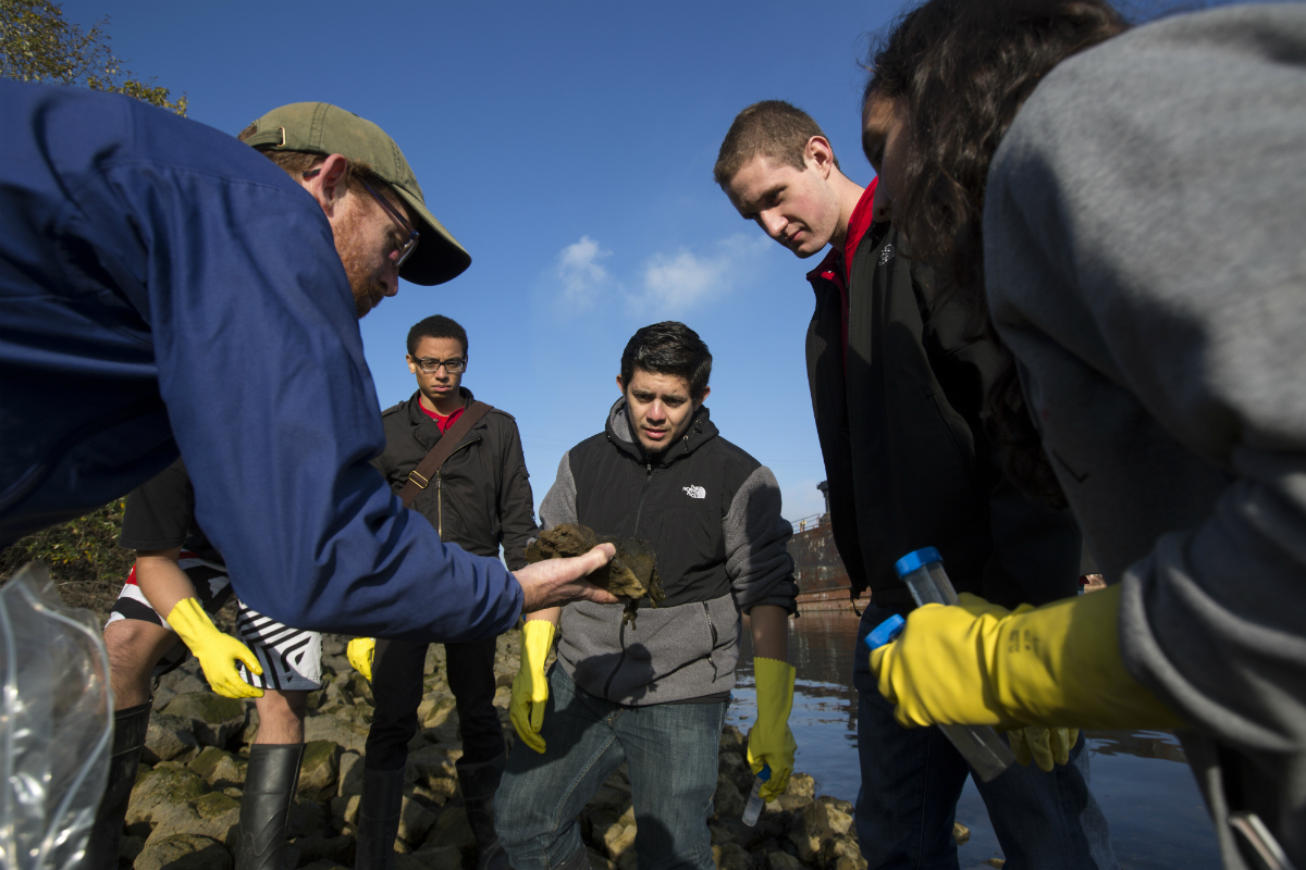 Biology class on the Duwamish River