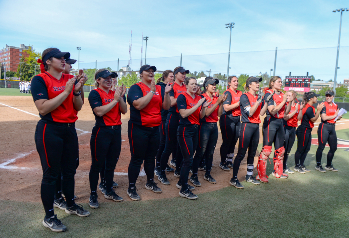 SU softball team