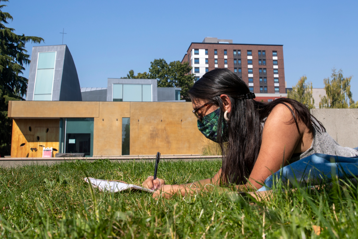 Student on SU campus