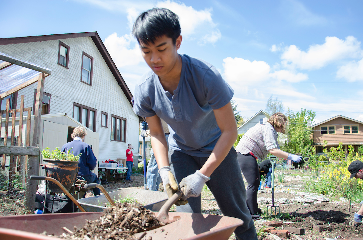 Photo from a previous Alumni Day of Service