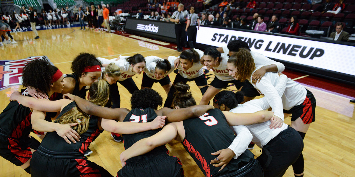 SU women's basketball team pre-game huddle