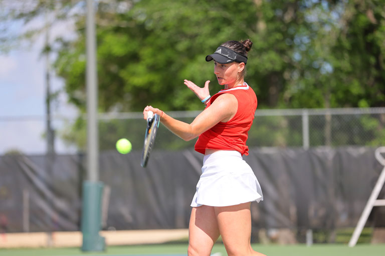   Liliya Dimova, ’25 on the tennis court.